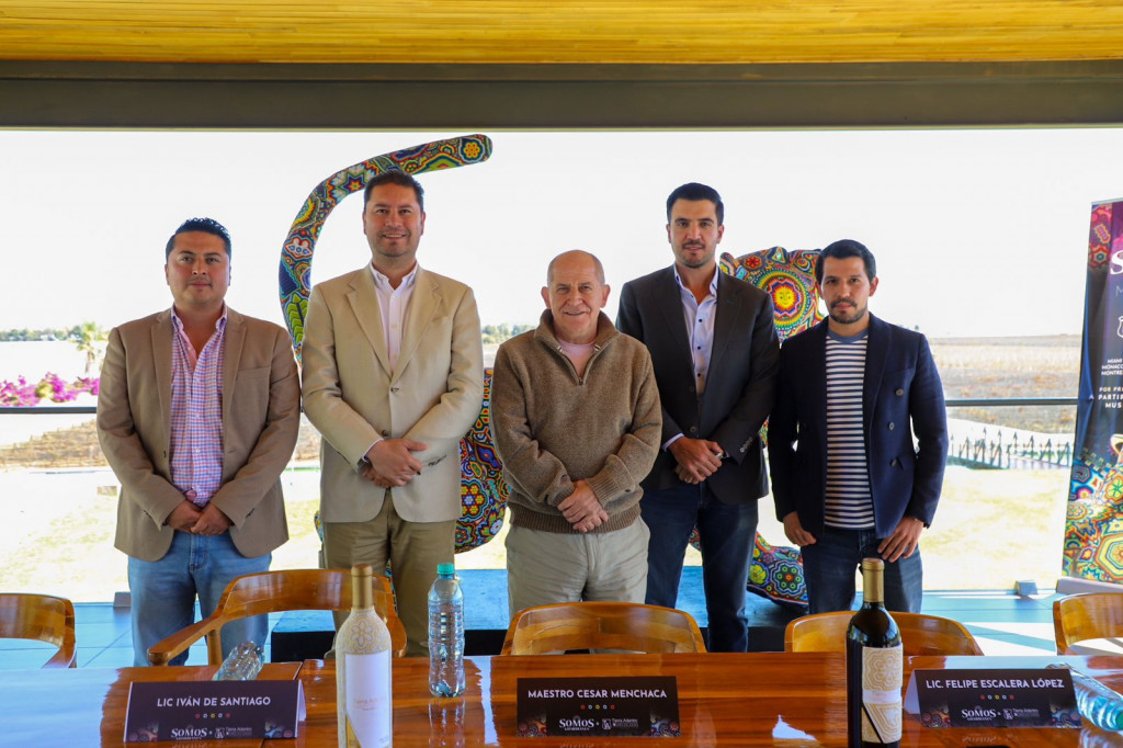 Presidium Sub secretario de Promoción Turística del Estado de Zacatecas, Iván de Santiago, Expoxitor: César Menchaca "Somos Guardianes"