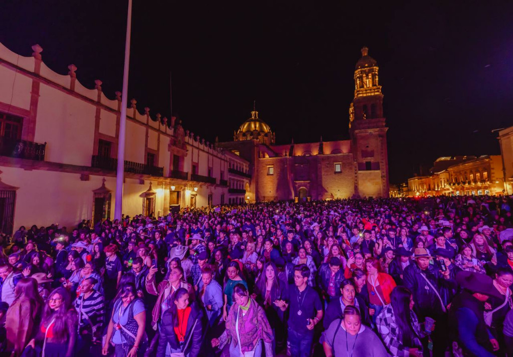 AL RITMO DEL BAILE Y LA TAMBORA DISFRUTAN LAS Y LOS ZACATECANOS LA CALLEJONEADA PARA SOLTEROS 2026