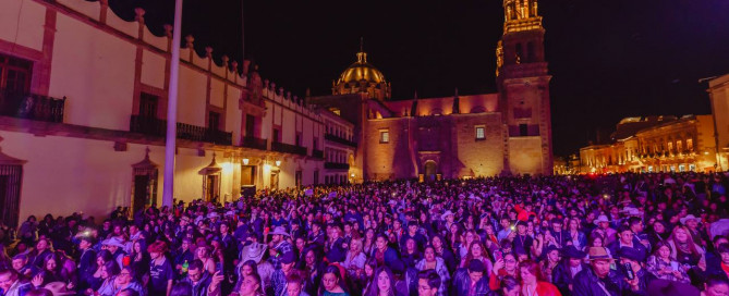 AL RITMO DEL BAILE Y LA TAMBORA DISFRUTAN LAS Y LOS ZACATECANOS LA CALLEJONEADA PARA SOLTEROS 2026